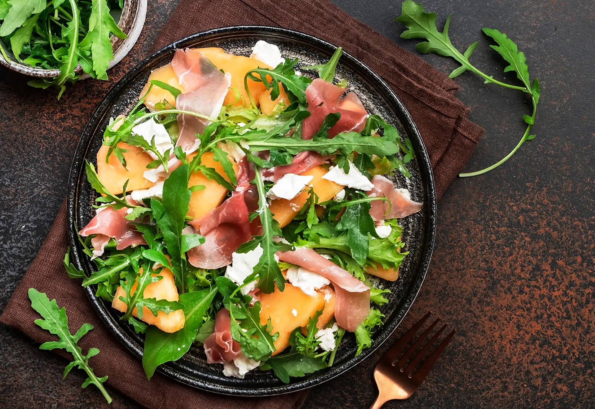 Insalata rucola prosciutto melone_478062996